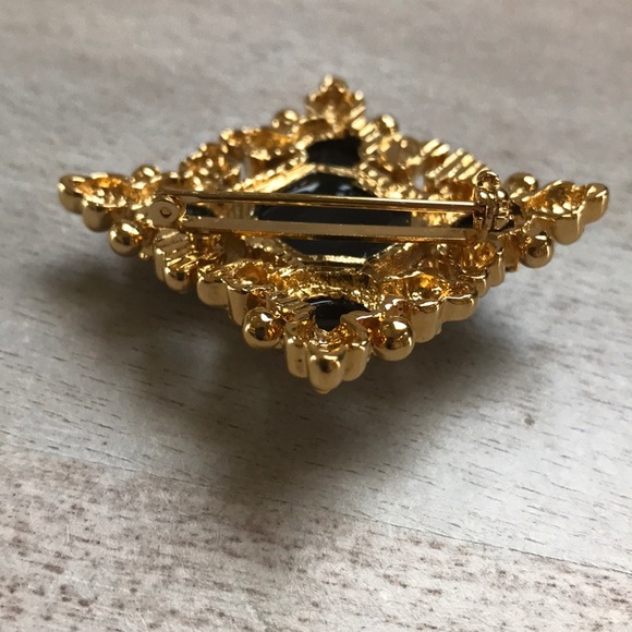 St John Brooch - Picture 4 of 8